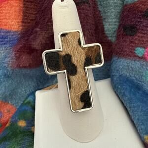 Hammered Silvertone Faux Leopard Fur Hide Cross Cowgirl Western Stretch Ring